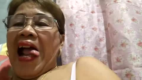 Snapshot of lolamommie chatting on 01.04.25 tey online show from 01.04.25