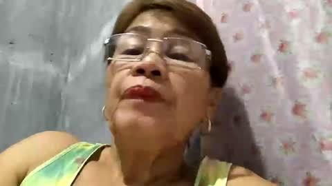 Snapshot of lolamommie chatting on 01.10.25 tey online show from 01.10.25