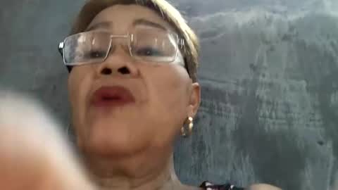 Snapshot of lolamommie chatting on 01.20.25 tey online show from 01.20.25