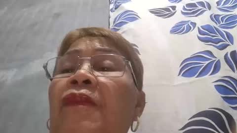 Snapshot of lolamommie chatting on 01.21.25 tey online show from 01.21.25