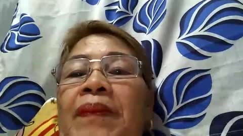 Snapshot of lolamommie chatting on 01.29.25 tey online show from 01.29.25