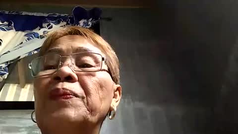 Snapshot of lolamommie chatting on 01.30.25 tey online show from 01.30.25