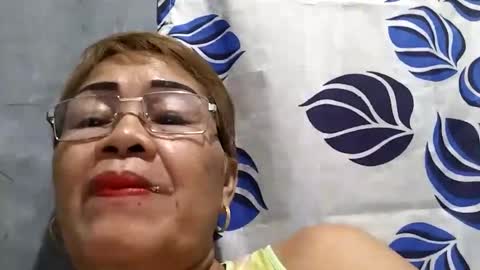 Snapshot of lolamommie chatting on 02.11.25 tey online show from 02.11.25