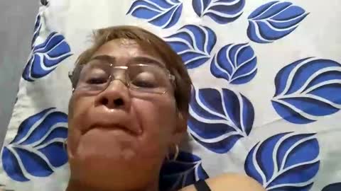 Snapshot of lolamommie chatting on 02.19.25 tey online show from 02.19.25