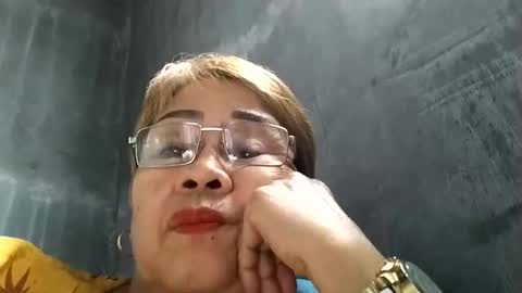 Snapshot of lolamommie chatting on 02.20.25 tey online show from 02.20.25
