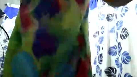 Snapshot of lolamommie chatting on 02.21.25 tey online show from 02.21.25