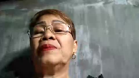 Snapshot of lolamommie chatting on 02.26.25 tey online show from 02.26.25