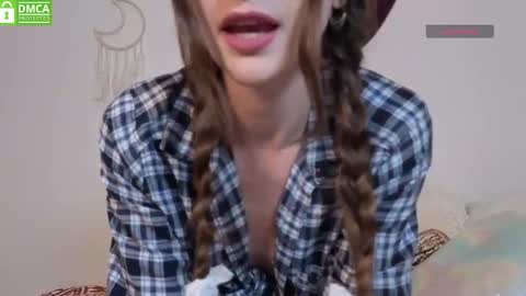 Lola 3 online show from 10.31.25