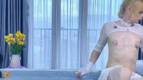 Snapshot of lolaspaists chatting on 10.13.25 lolaspaists online show from 10.13.25