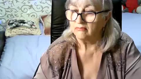 Snapshot of lolkaalyss chatting on 01.24.25 LolkaAlyss online show from 01.24.25