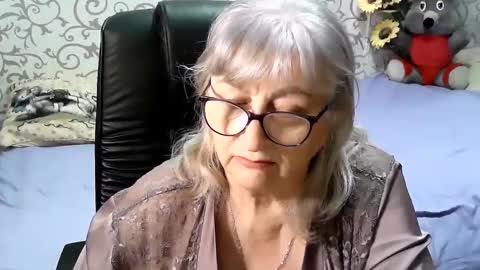 Snapshot of lolkaalyss chatting on 01.26.25 LolkaAlyss online show from 01.26.25