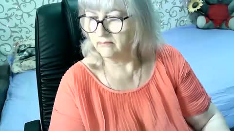 Snapshot of lolkaalyss chatting on 01.27.25 LolkaAlyss online show from 01.27.25