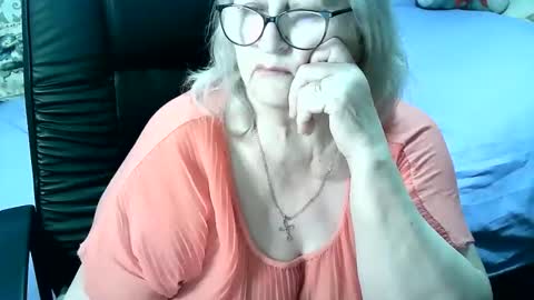 Snapshot of lolkaalyss chatting on 01.27.25 LolkaAlyss online show from 01.27.25