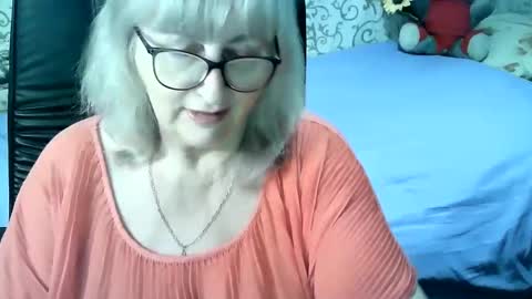 Snapshot of lolkaalyss chatting on 01.27.25 LolkaAlyss online show from 01.27.25