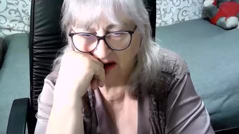 Snapshot of lolkaalyss chatting on 02.03.25 LolkaAlyss online show from 02.03.25