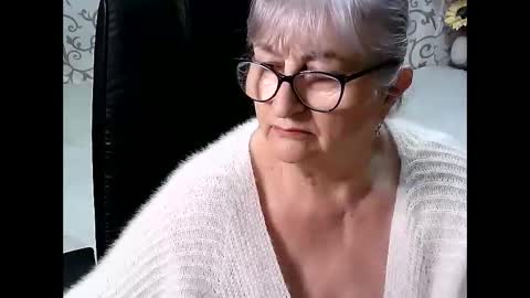 Snapshot of lolkaalyss chatting on 02.25.25 LolkaAlyss online show from 02.25.25