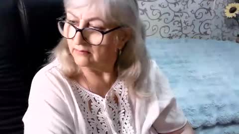 Snapshot of lolkaalyss chatting on 09.18.25 LolkaAlyss online show from 09.18.25