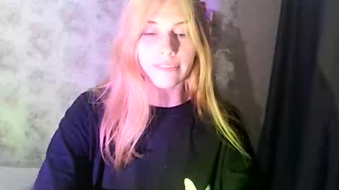 LollaLaKiss online show from 09.23.25