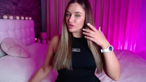 Snapshot of lollidoli__ chatting on 11.02.25 Victoria online show from 11.02.25