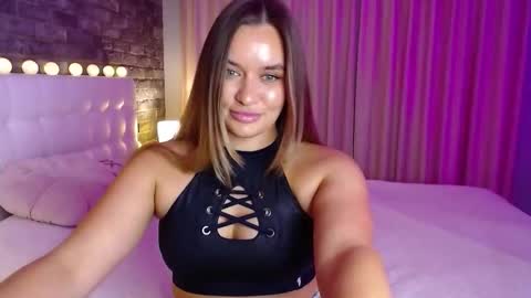 Snapshot of lollidoli__ chatting on 11.04.25 Victoria online show from 11.04.25