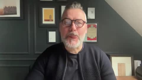 Snapshot of londongent2023 chatting on 02.19.26 EnglishBear online show from 02.19.26