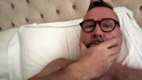 Snapshot of londongent2023 chatting on 03.16.26 EnglishBear online show from 03.16.26