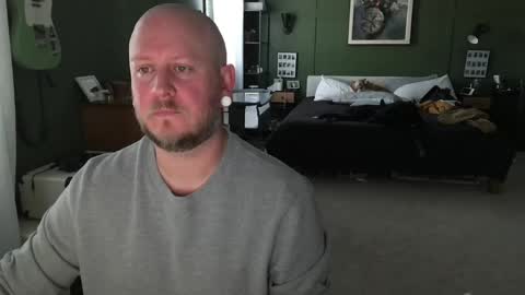 Snapshot of lone_string chatting on 04.02.26 Lone online show from 04.02.26