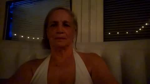 Snapshot of lonelylana1955 chatting on 10.14.25 lonelylana1955 online show from 10.14.25