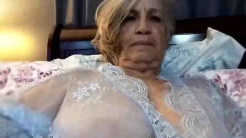 Snapshot of lonelylana1955 chatting on 10.17.25 lonelylana1955 online show from 10.17.25