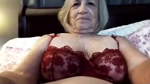 Snapshot of lonelylana1955 chatting on 10.18.25 lonelylana1955 online show from 10.18.25