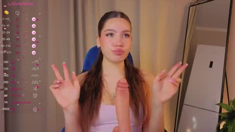 Shy EvaStreams are everyday 9 AM - 3 PM GMT 3  online show from 09.24.25