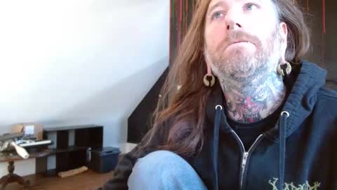 Snapshot of longhair021 chatting on 01.08.25 longhair online show from 01.08.25