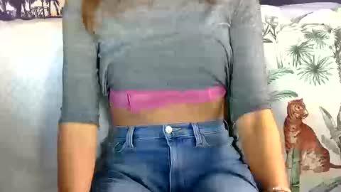 Snapshot of longlegstammy chatting on 10.19.25 Cutenurse91 online show from 10.19.25