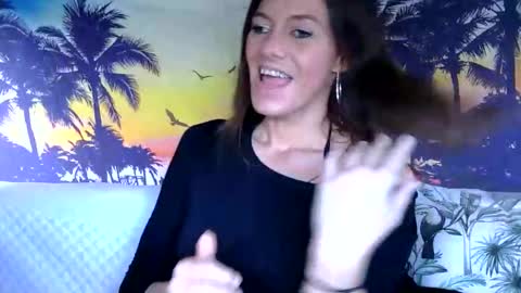 Snapshot of longlegstammy chatting on 10.24.25 Cutenurse91 online show from 10.24.25