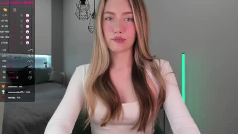 Snapshot of longoriaeva chatting on 12.22.24 Eva online show from 12.22.24