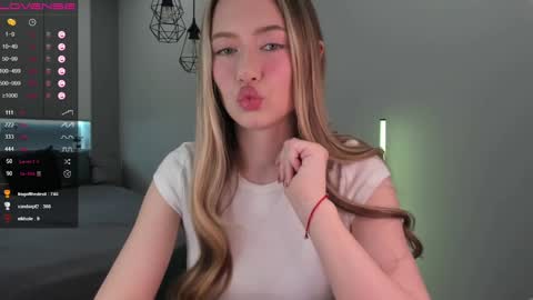 Snapshot of longoriaeva chatting on 12.26.24 Eva online show from 12.26.24