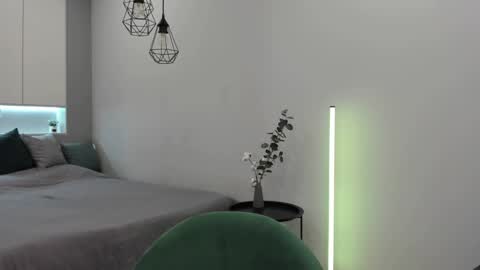 Snapshot of longoriaeva chatting on 12.28.24 Eva online show from 12.28.24