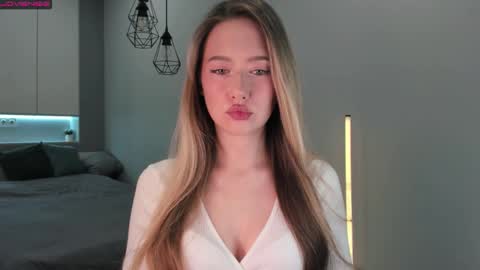 Snapshot of longoriaeva chatting on 11.29.25 Eva online show from 11.29.25