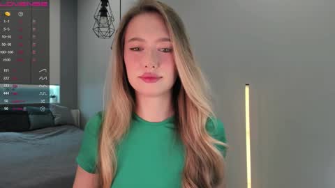 Snapshot of longoriaeva chatting on 12.05.25 Eva online show from 12.05.25