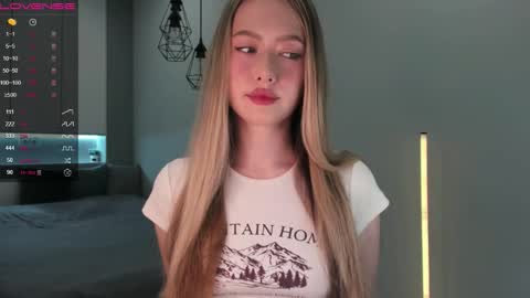 Snapshot of longoriaeva chatting on 12.19.25 Eva online show from 12.19.25