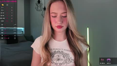 Snapshot of longoriaeva chatting on 02.10.26 Eva online show from 02.10.26