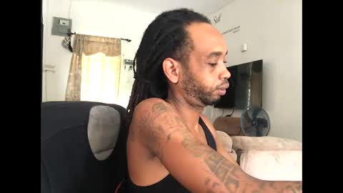 Snapshot of longshaft_ chatting on 09.21.25 longshaft_ online show from 09.21.25