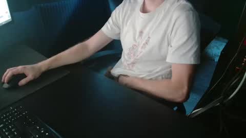 Snapshot of loofy_art chatting on 11.01.25 Loofy Art online show from 11.01.25