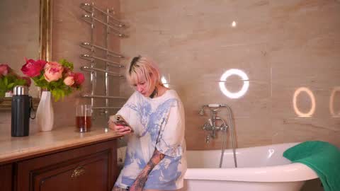 Snapshot of lookatmehabibi_ chatting on 11.29.25 Adele Ellie and Lou Sally Dana and Bonnie online show from 11.29.25