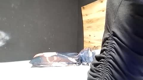 Snapshot of looking_me chatting on 09.23.25 EVA online show from 09.23.25