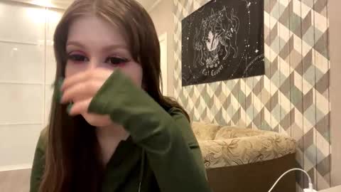 Snapshot of looking_me chatting on 10.07.25 EVA online show from 10.07.25