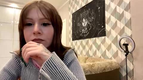 Snapshot of looking_me chatting on 10.11.25 EVA online show from 10.11.25