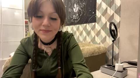 Snapshot of looking_me chatting on 10.12.25 EVA online show from 10.12.25