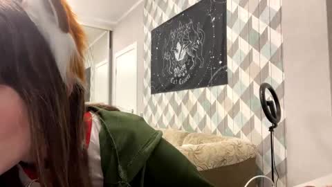 Snapshot of looking_me chatting on 10.15.25 EVA online show from 10.15.25