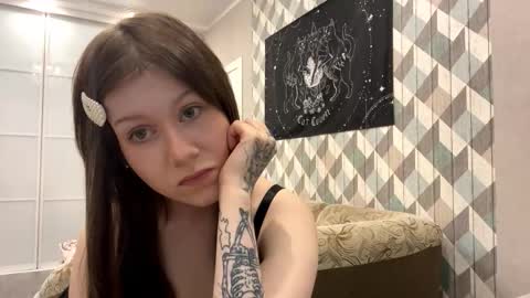 Snapshot of looking_me chatting on 10.23.25 EVA online show from 10.23.25